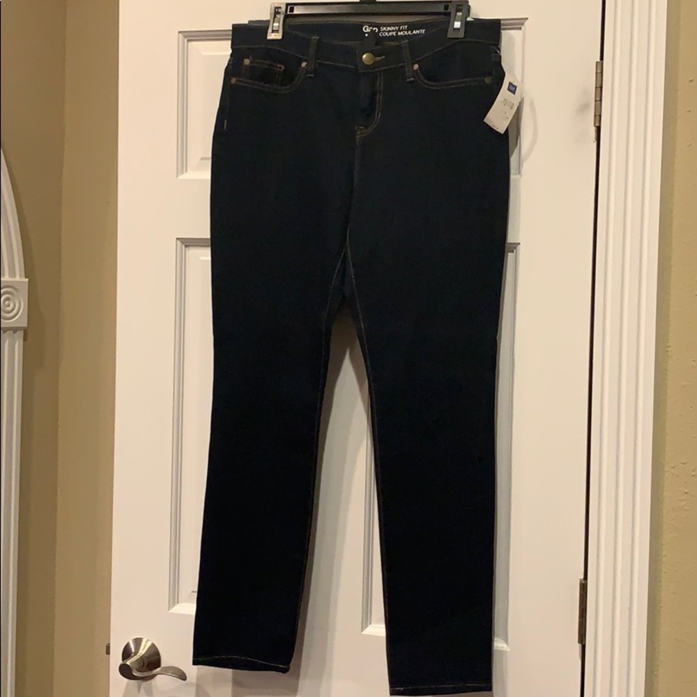 Gap skinny fit jeans. Dark denim. Size 8R. NWT.